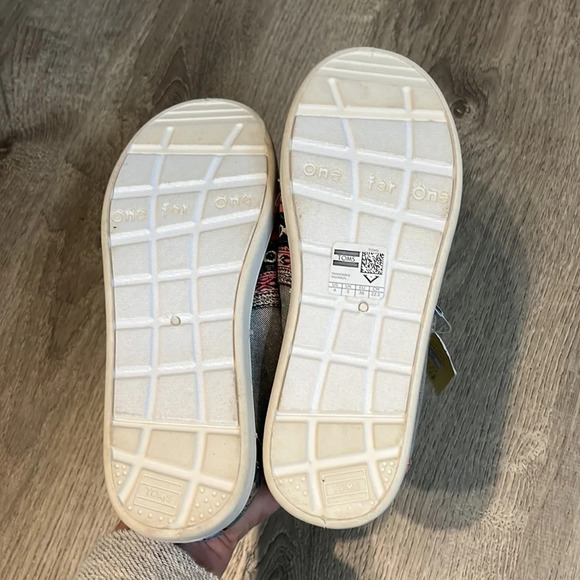 Toms Youth Classic Gray Chambray Pink Serape Shoes - Picture 6 of 6